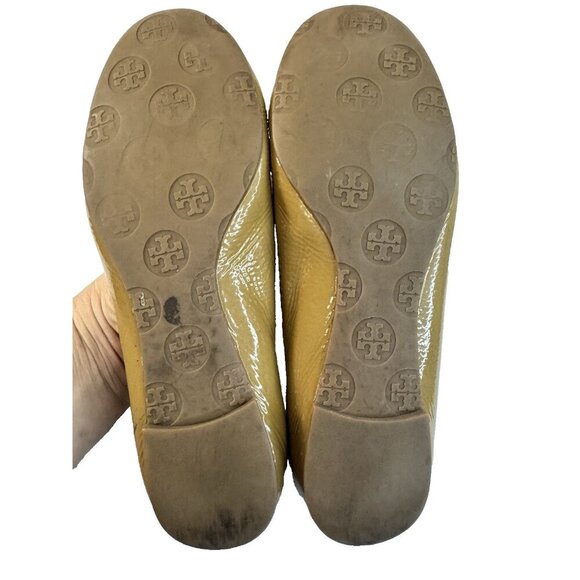 Tory Burch Reva Tan Patent Ballet Flats 8.5 Gold Logo Chic Luxe Classic Spot - Picture 12 of 16